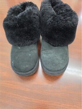 UGG Classic Cuff Mini Boots Black Sheepskin Suede Womens US 9 Winter Cozy Core